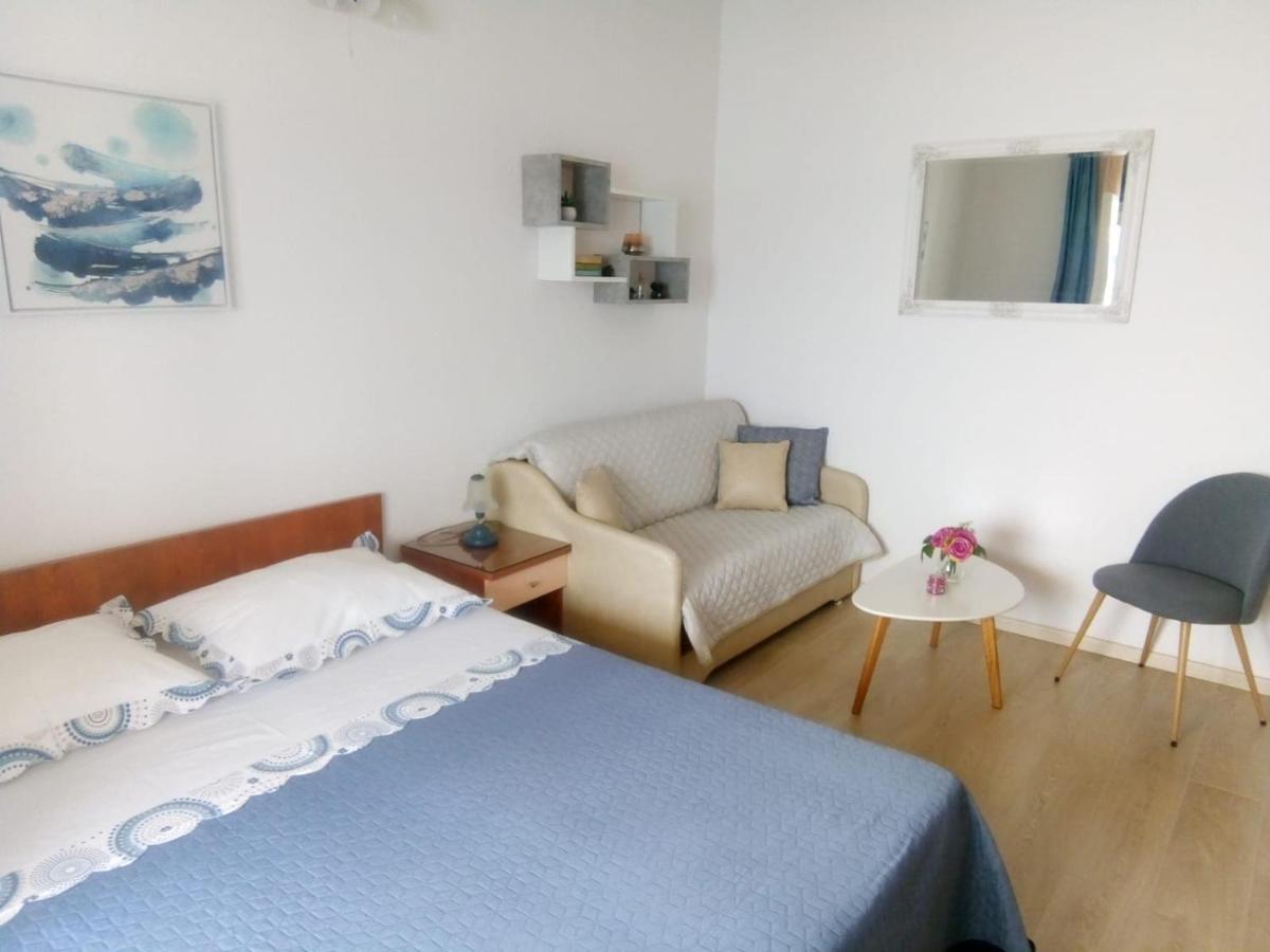 Apartments And Rooms Niksa 포드고라 외부 사진