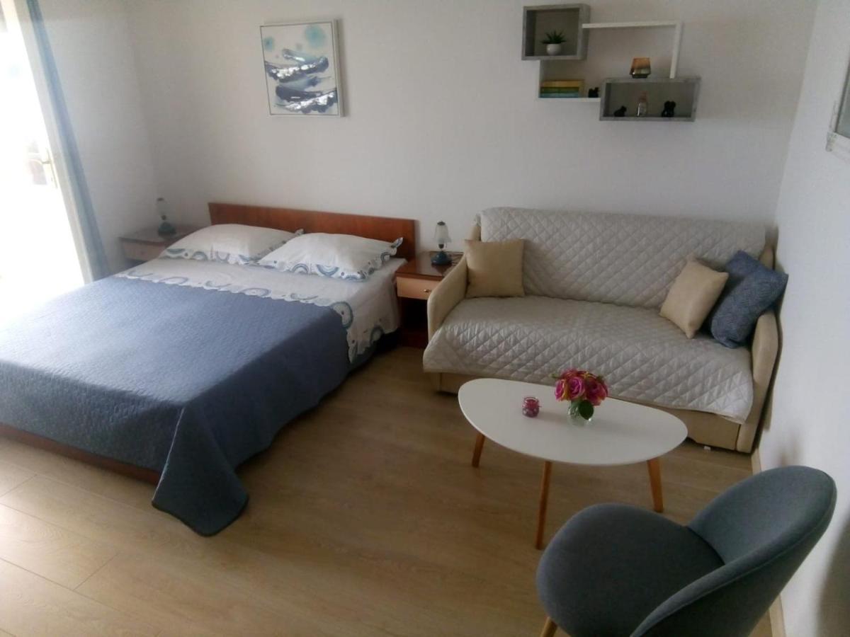 Apartments And Rooms Niksa 포드고라 외부 사진