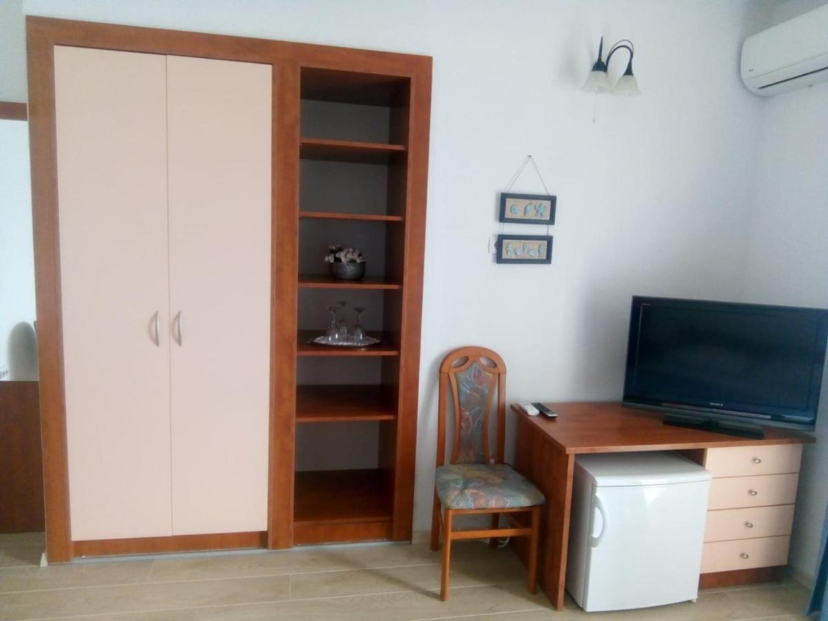 Apartments And Rooms Niksa 포드고라 외부 사진