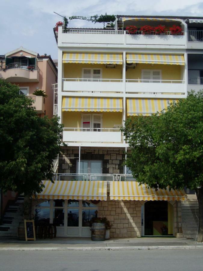 Apartments And Rooms Niksa 포드고라 외부 사진