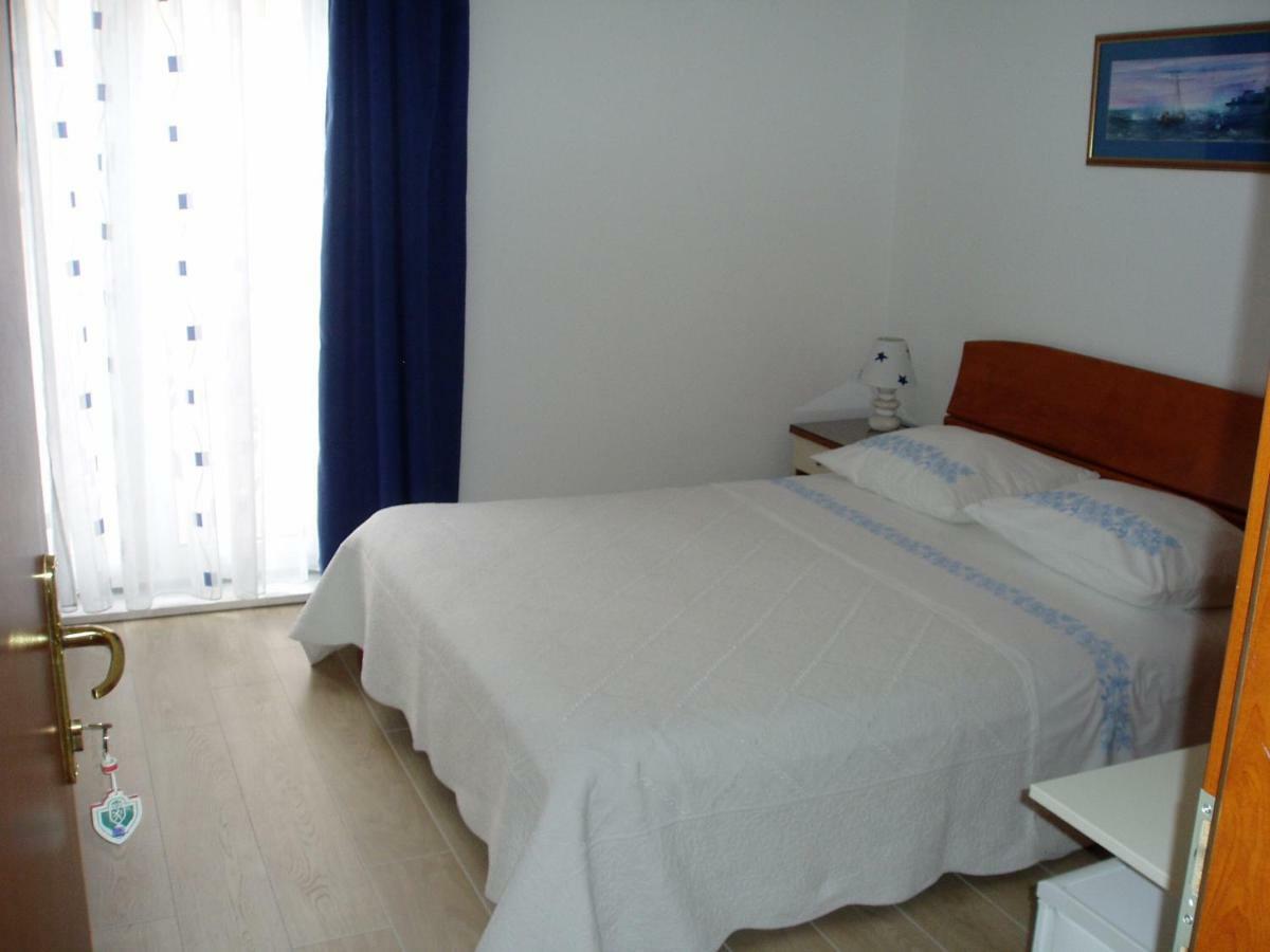 Apartments And Rooms Niksa 포드고라 외부 사진