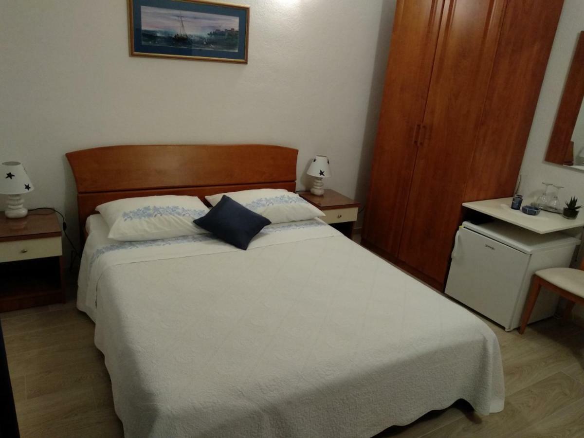 Apartments And Rooms Niksa 포드고라 외부 사진