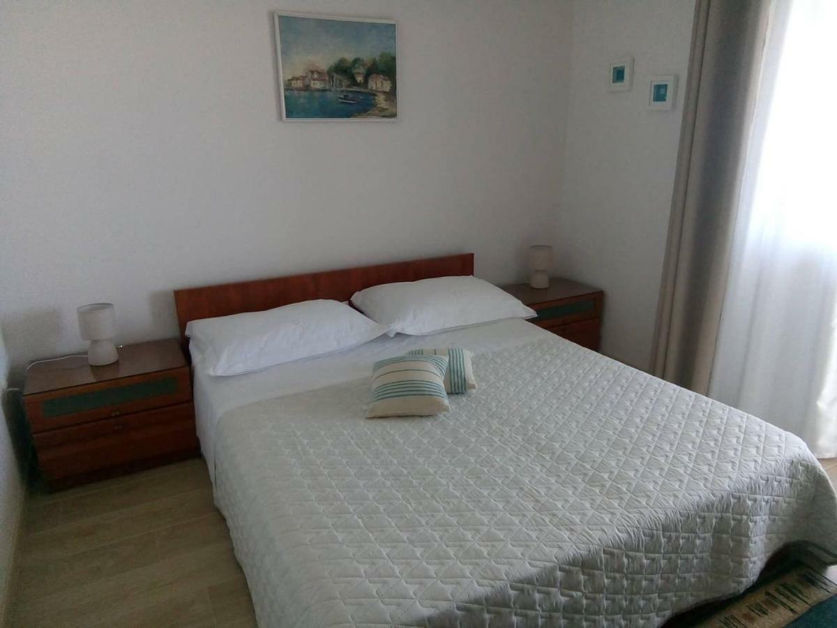 Apartments And Rooms Niksa 포드고라 외부 사진