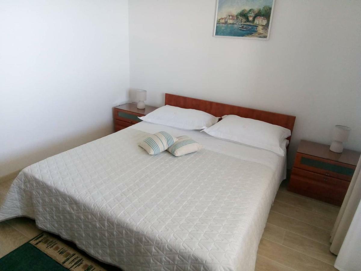 Apartments And Rooms Niksa 포드고라 외부 사진