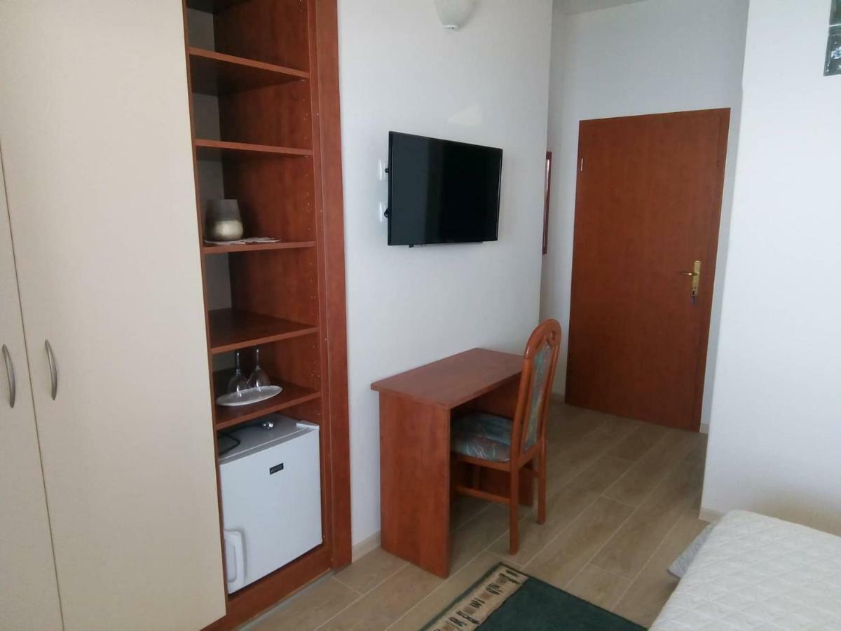 Apartments And Rooms Niksa 포드고라 외부 사진