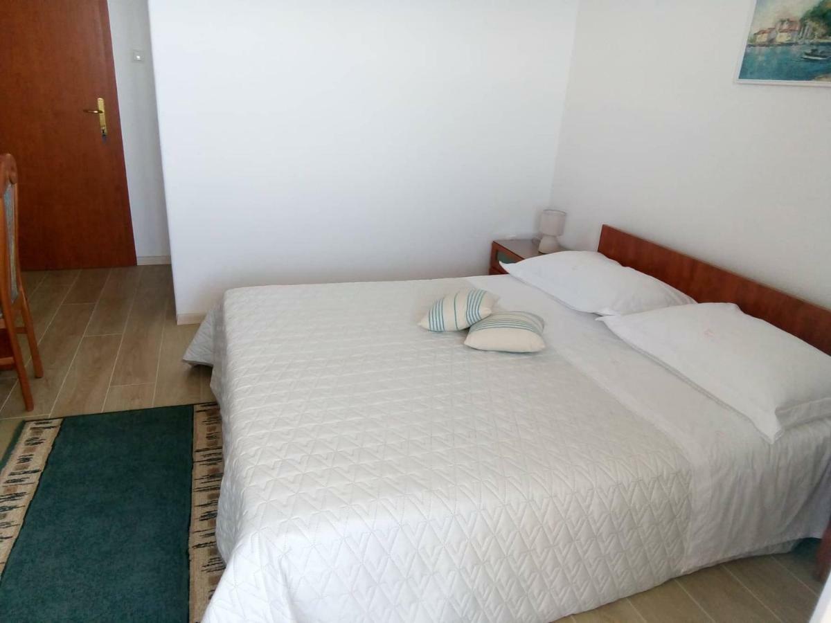 Apartments And Rooms Niksa 포드고라 외부 사진
