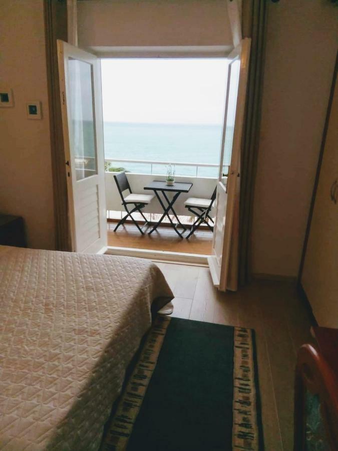 Apartments And Rooms Niksa 포드고라 외부 사진