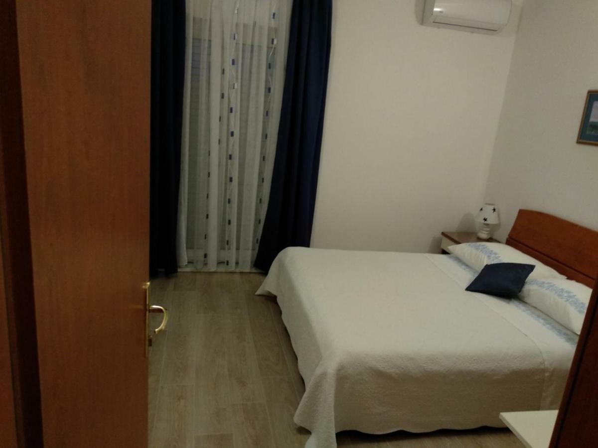 Apartments And Rooms Niksa 포드고라 외부 사진