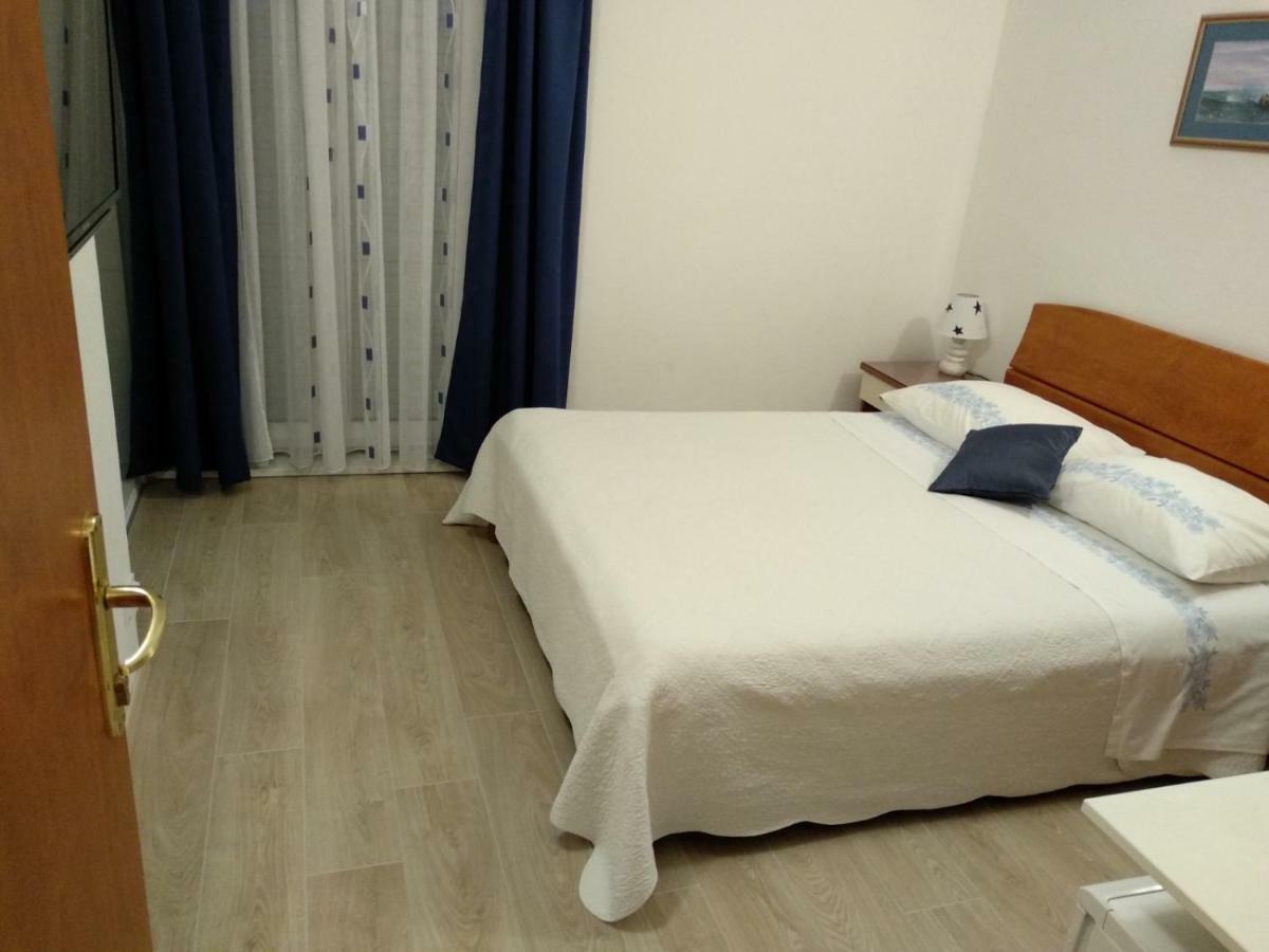 Apartments And Rooms Niksa 포드고라 외부 사진