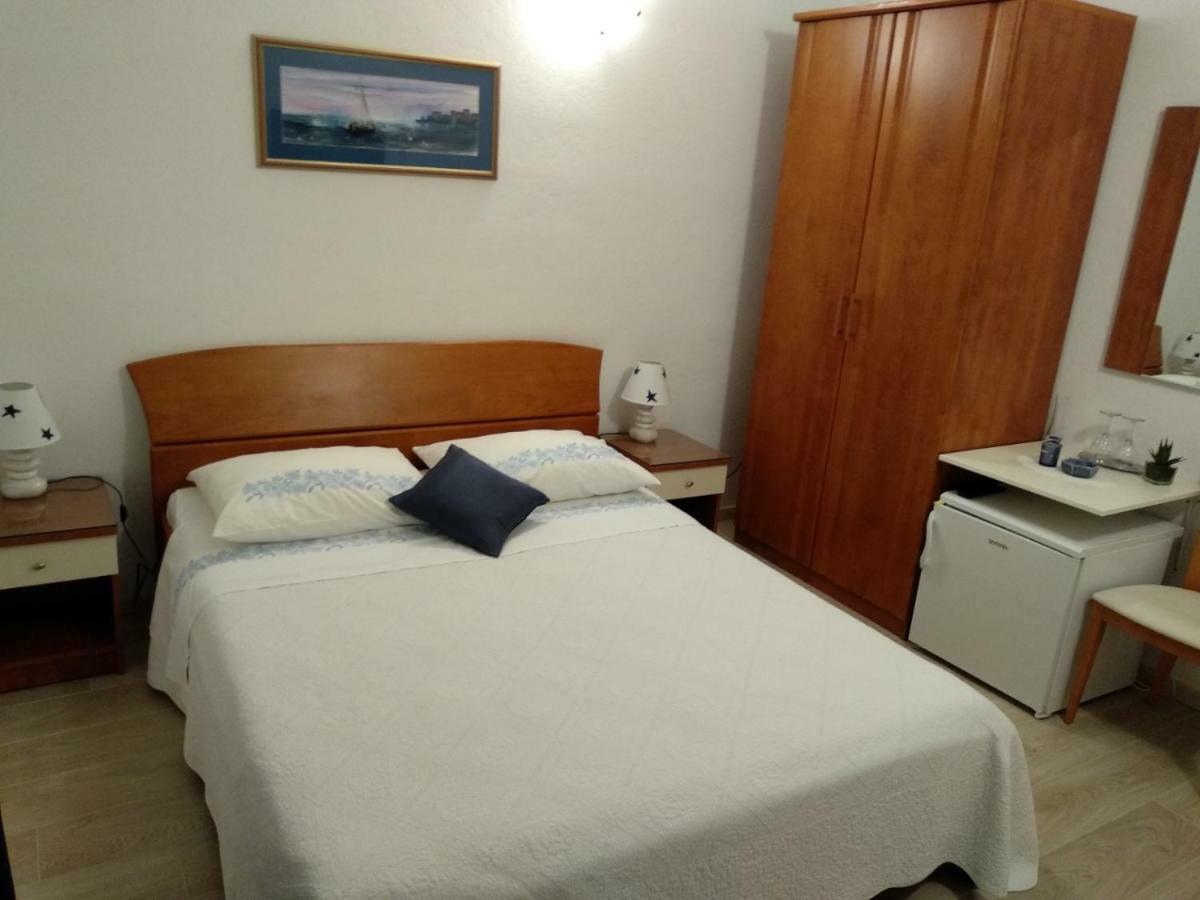 Apartments And Rooms Niksa 포드고라 외부 사진